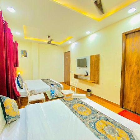 Hotel Holiday First 300 Meter From Golden Temple Amritsar Ngoại thất bức ảnh