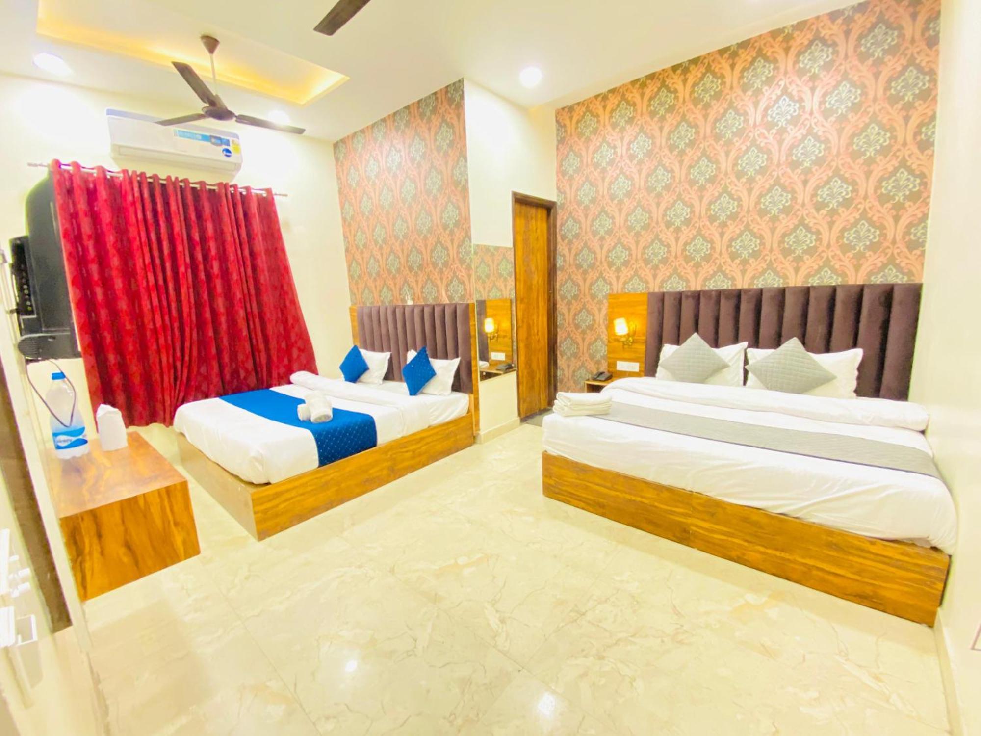Hotel Holiday First 300 Meter From Golden Temple Amritsar Ngoại thất bức ảnh