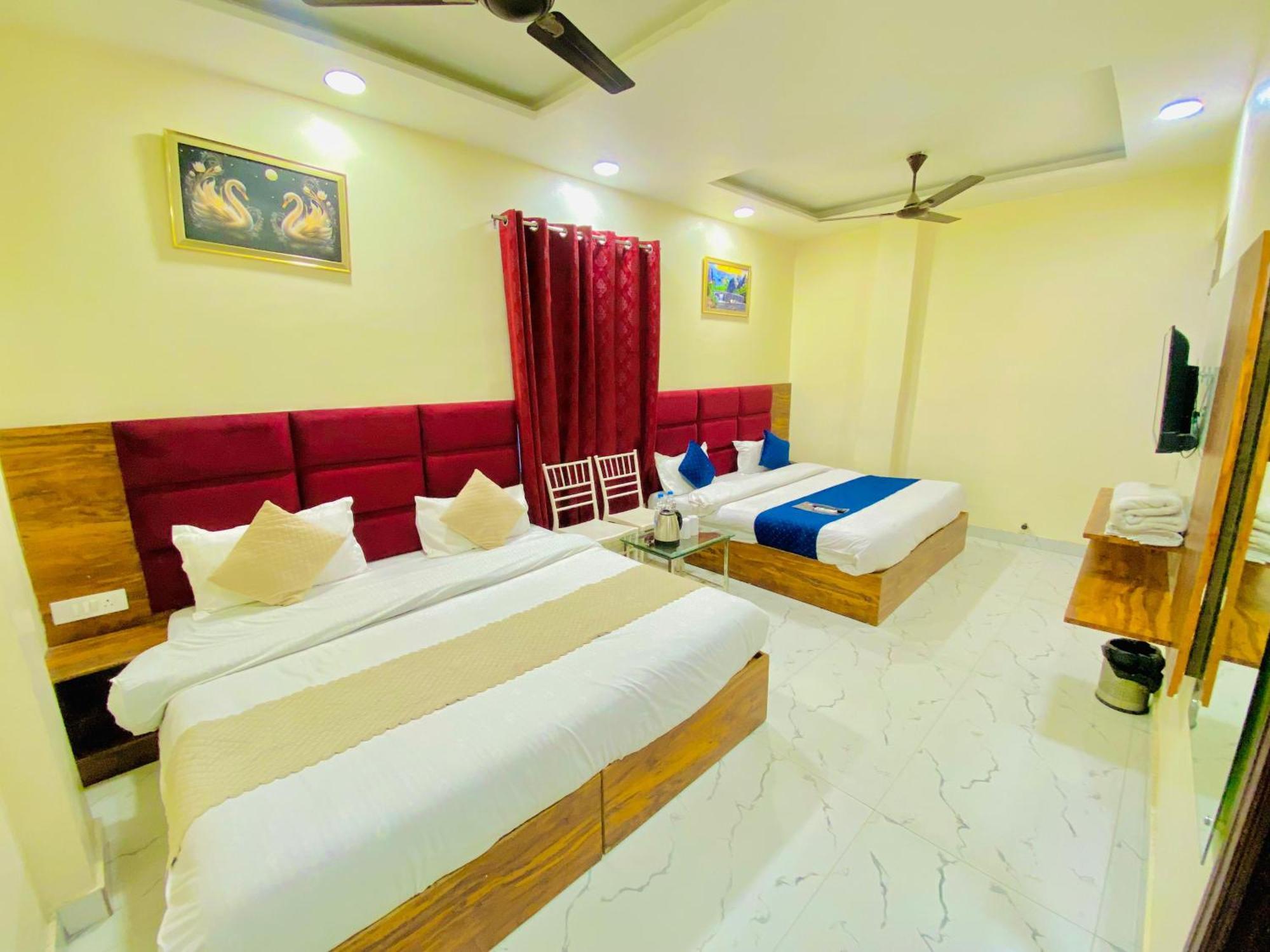 Hotel Holiday First 300 Meter From Golden Temple Amritsar Ngoại thất bức ảnh