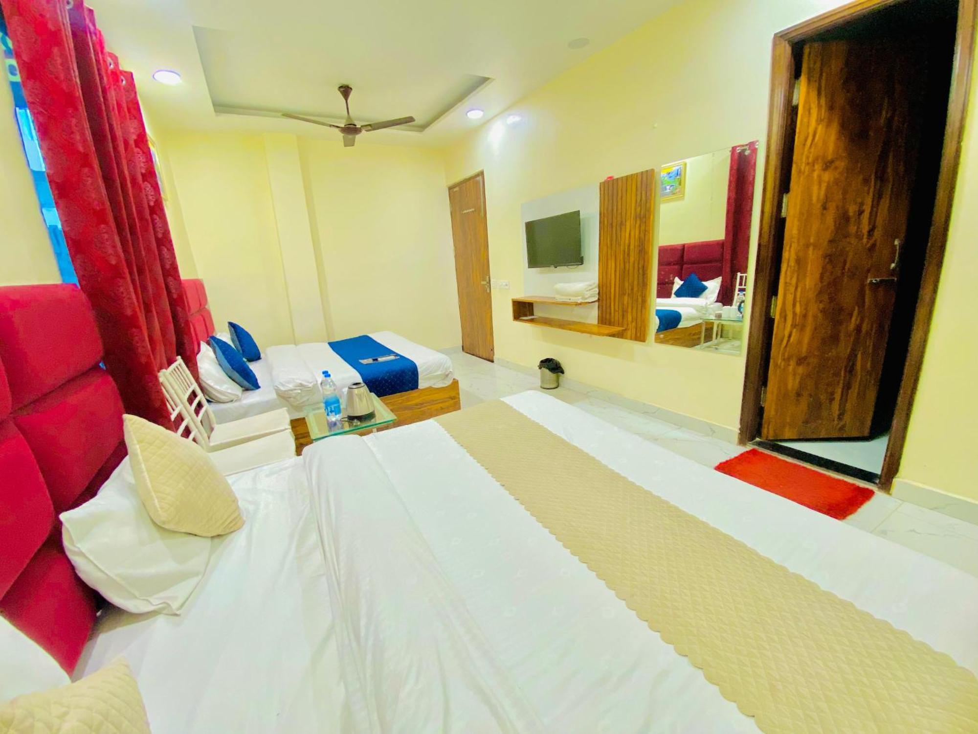 Hotel Holiday First 300 Meter From Golden Temple Amritsar Ngoại thất bức ảnh