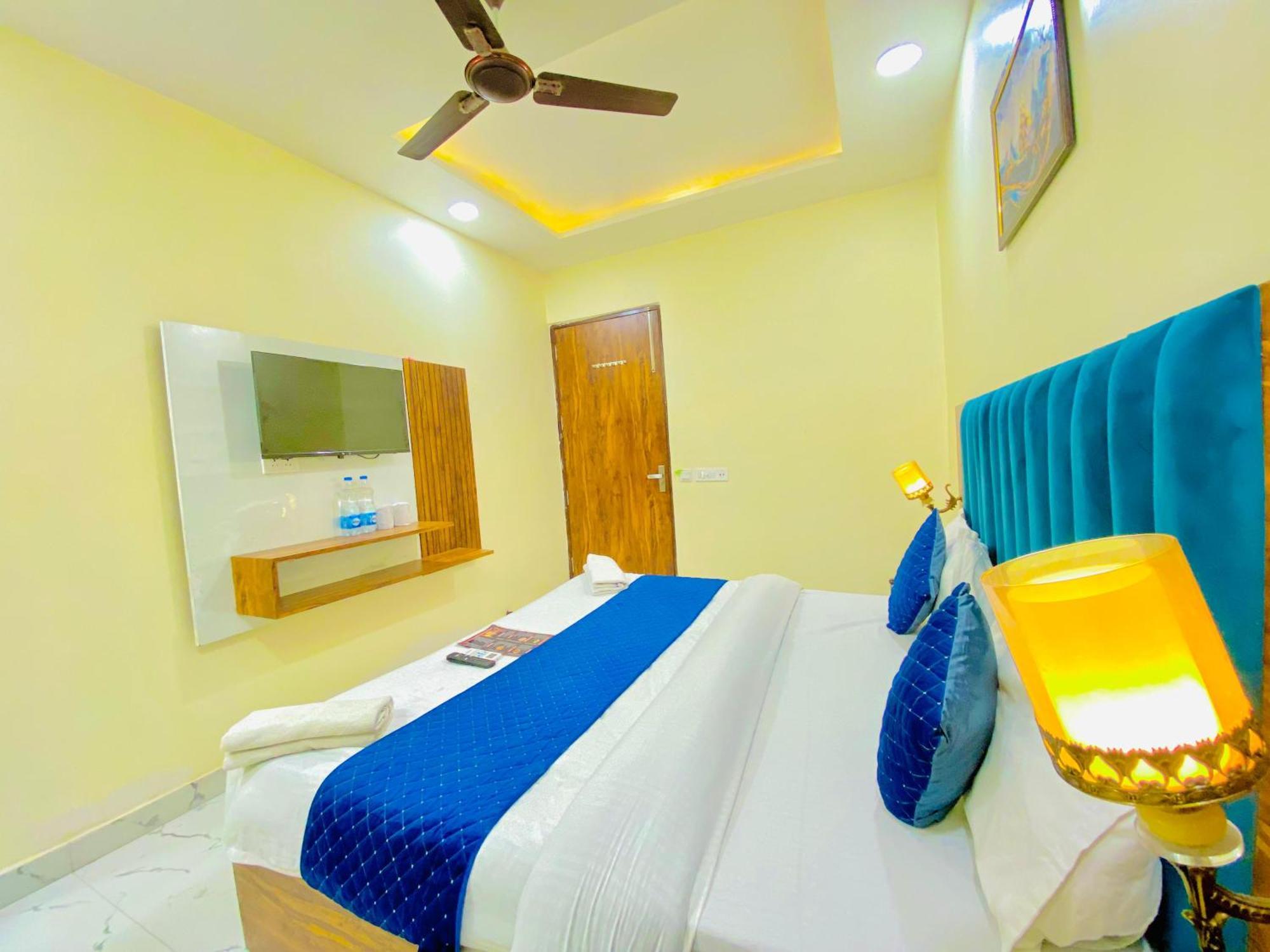 Hotel Holiday First 300 Meter From Golden Temple Amritsar Ngoại thất bức ảnh