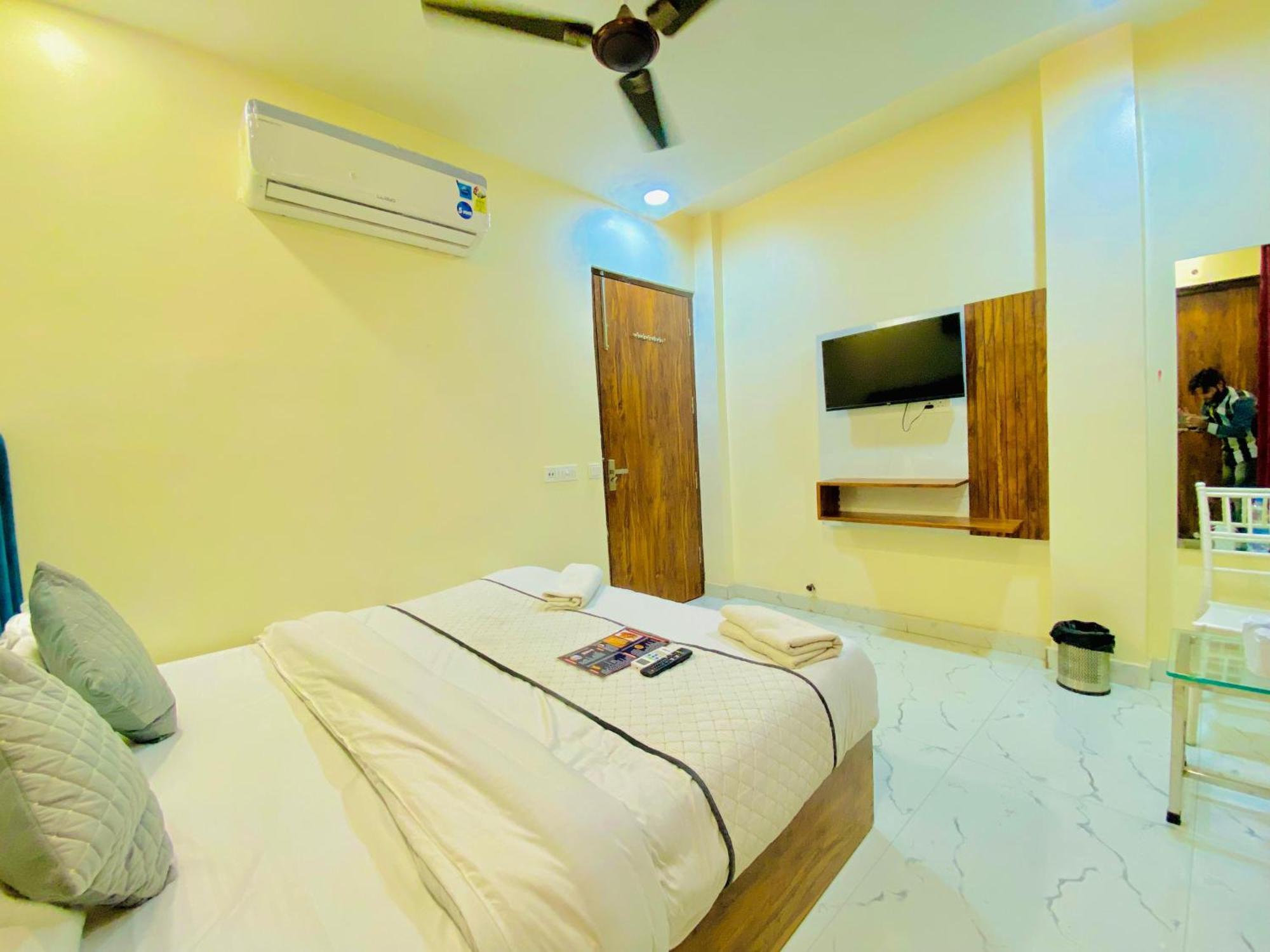 Hotel Holiday First 300 Meter From Golden Temple Amritsar Ngoại thất bức ảnh