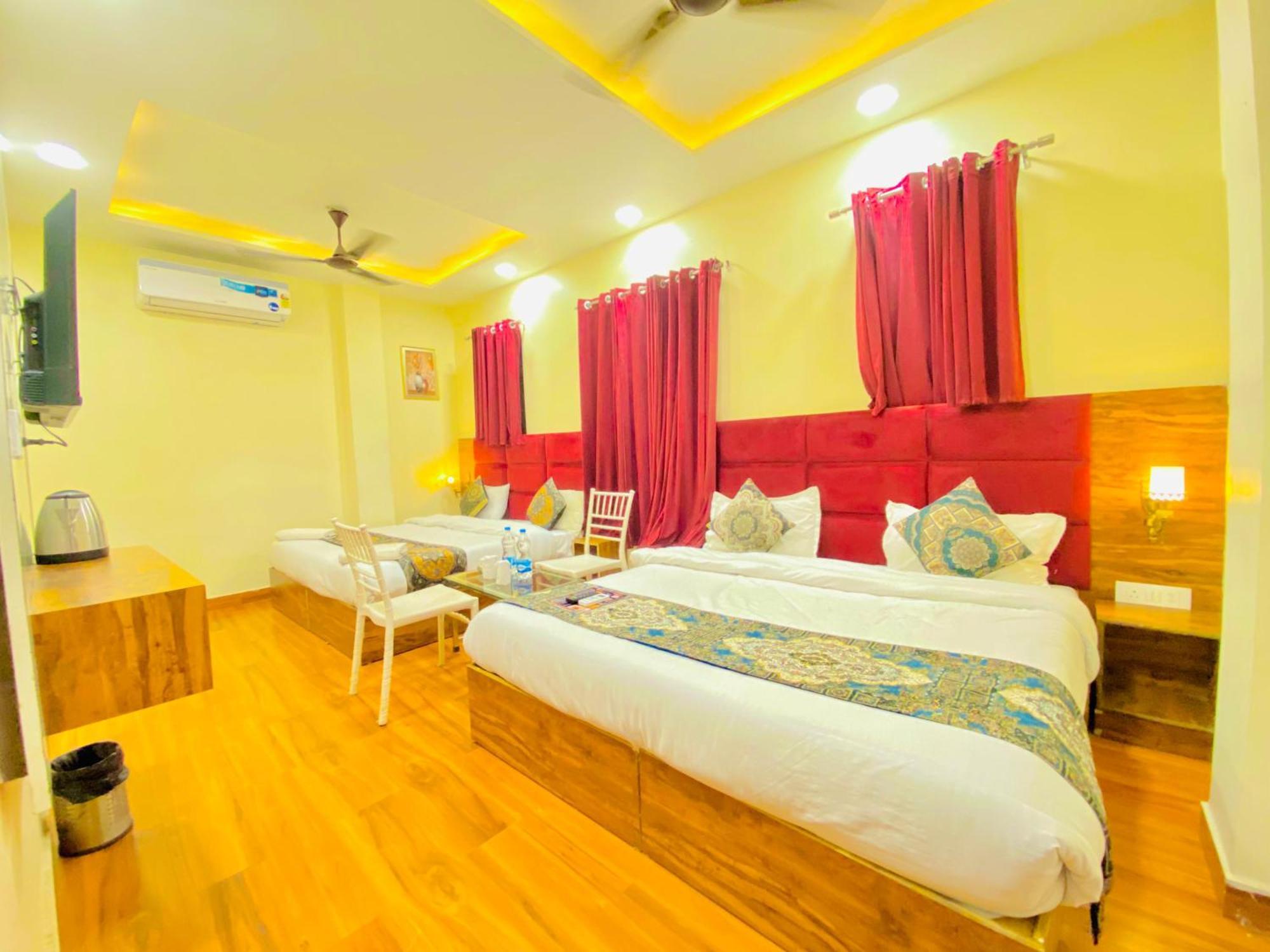 Hotel Holiday First 300 Meter From Golden Temple Amritsar Ngoại thất bức ảnh