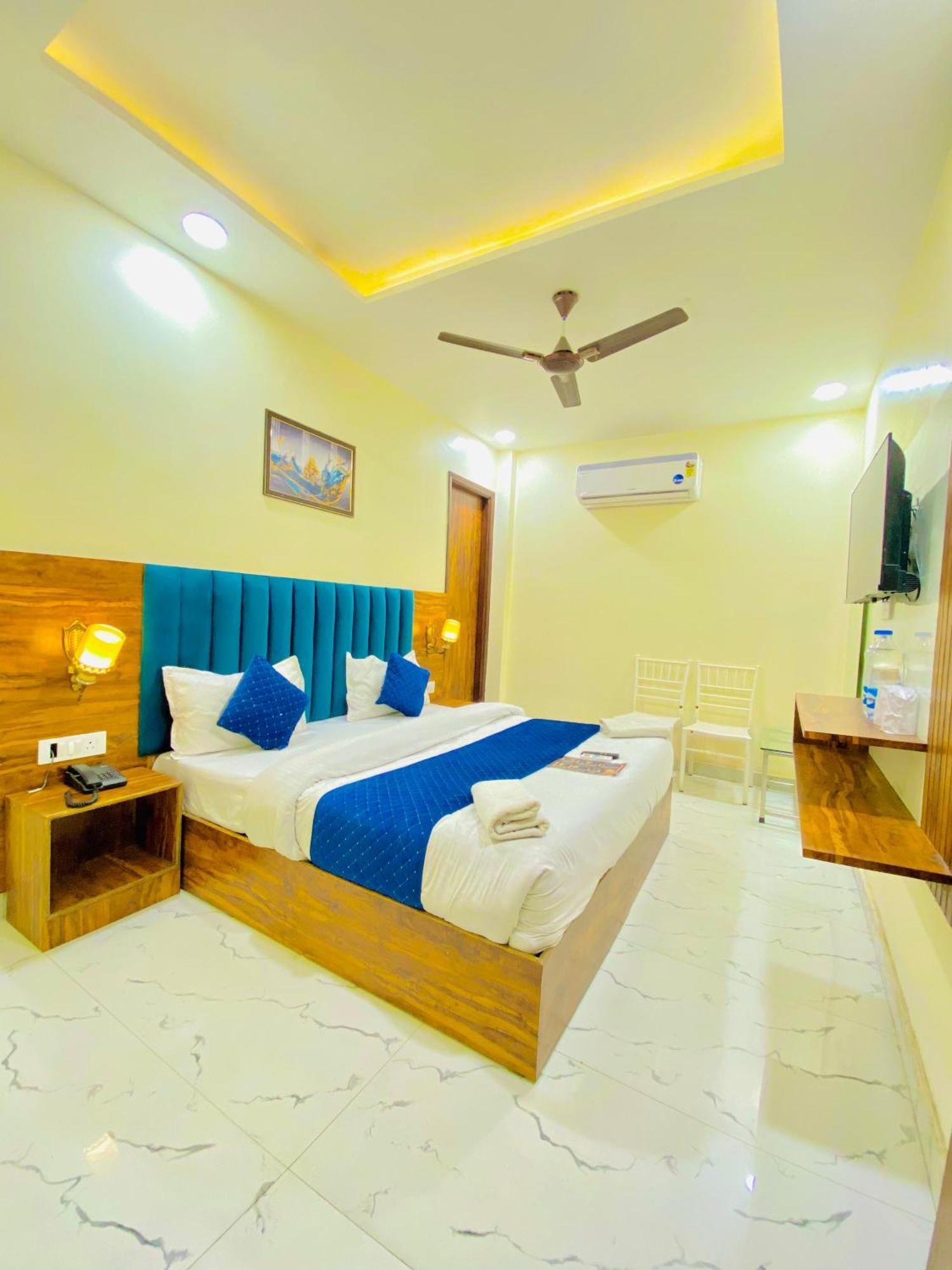 Hotel Holiday First 300 Meter From Golden Temple Amritsar Ngoại thất bức ảnh