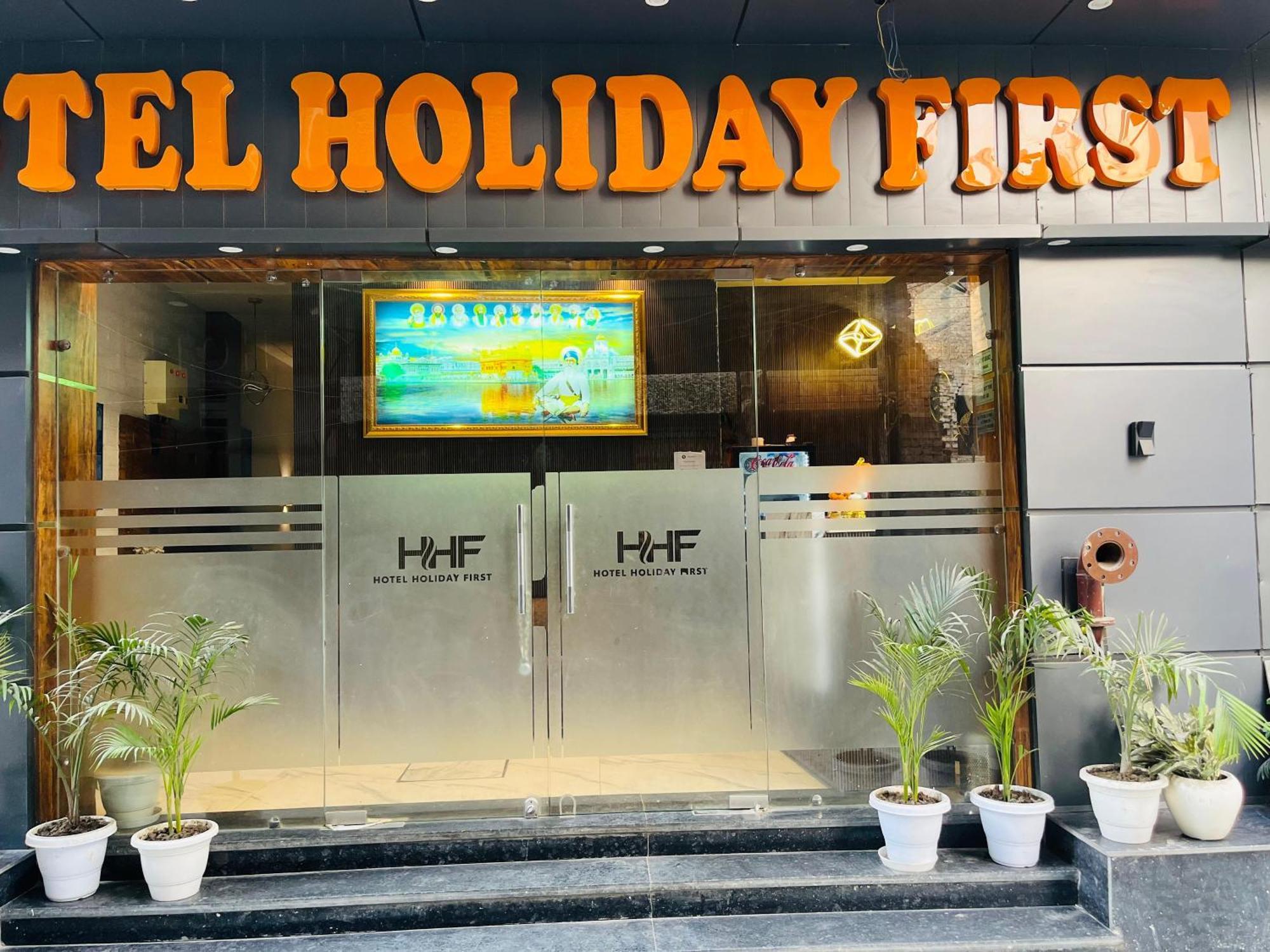 Hotel Holiday First 300 Meter From Golden Temple Amritsar Ngoại thất bức ảnh